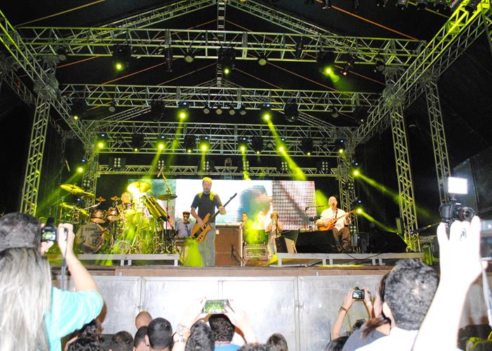 Público vai a loucura com a participação do Paralamas do Sucesso - Imagem 78