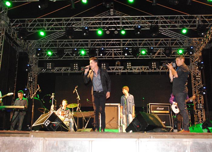 Público vai a loucura com a participação do Paralamas do Sucesso - Imagem 24