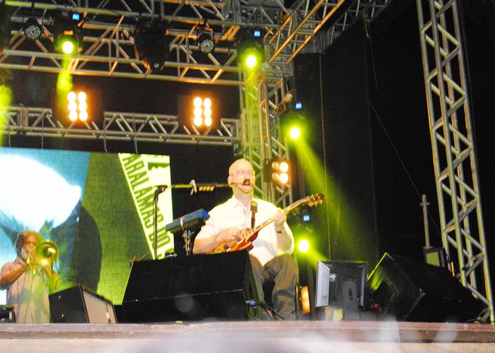 Público vai a loucura com a participação do Paralamas do Sucesso - Imagem 86