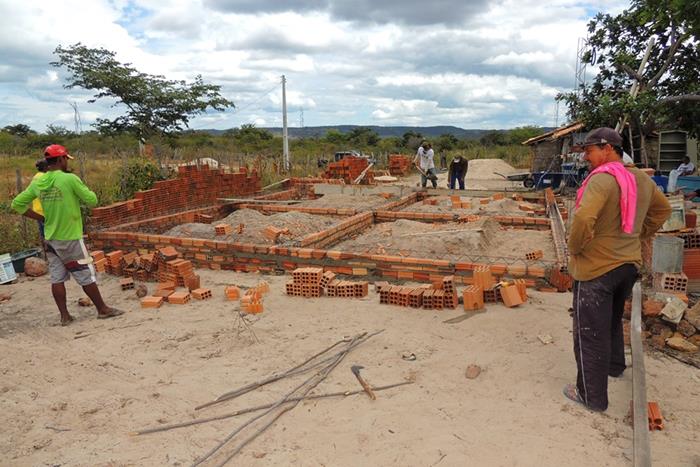 Dona Oncinha, breve estará com a família morando em sua casa  - Imagem 1