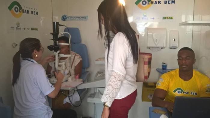 Secretária acompanhando pacientes  (Crédito: juazeiroalerta.com)