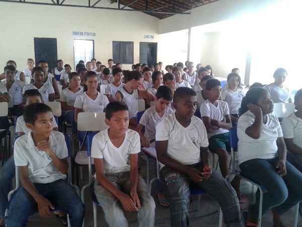 Alunos participam de palestra sobre saúde bucal   - Imagem 7