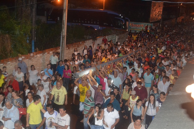 Multidão acompanha a procissão de Santo Antonio em Campo Maior  - Imagem 3