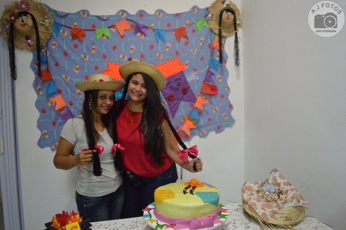 Recepcionista é surpreendida por amigas no aniversário - Imagem 35
