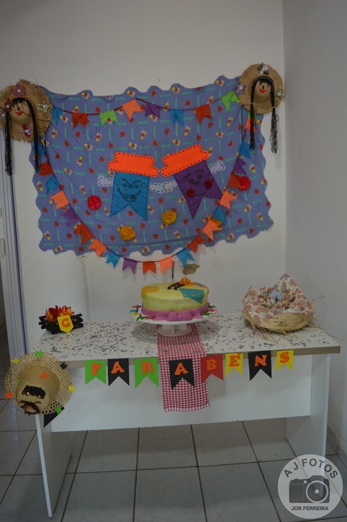 Recepcionista é surpreendida por amigas no aniversário - Imagem 15