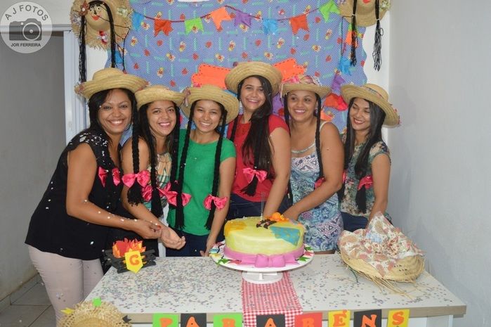 Recepcionista é surpreendida por amigas no aniversário - Imagem 41