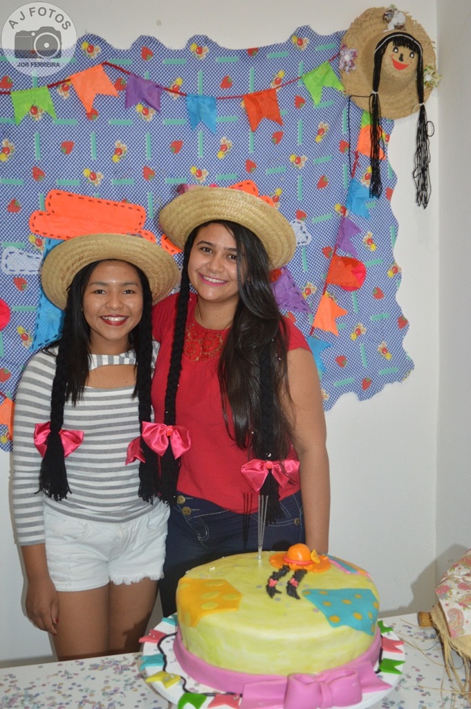 Recepcionista é surpreendida por amigas no aniversário - Imagem 43