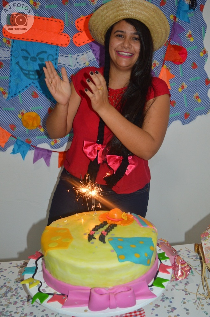 Recepcionista é surpreendida por amigas no aniversário - Imagem 49