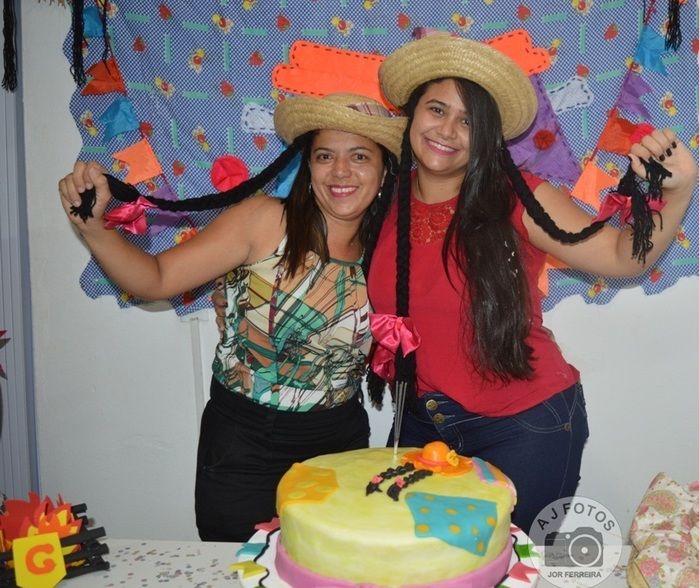 Recepcionista é surpreendida por amigas no aniversário - Imagem 30