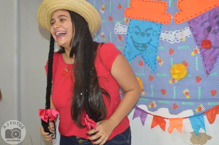 Recepcionista é surpreendida por amigas no aniversário - Imagem 57