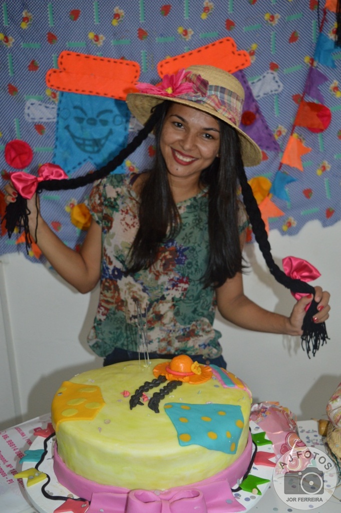 Recepcionista é surpreendida por amigas no aniversário - Imagem 4