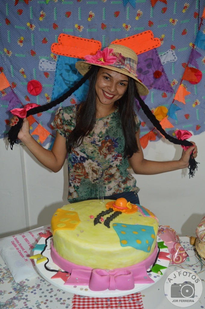 Recepcionista é surpreendida por amigas no aniversário - Imagem 3