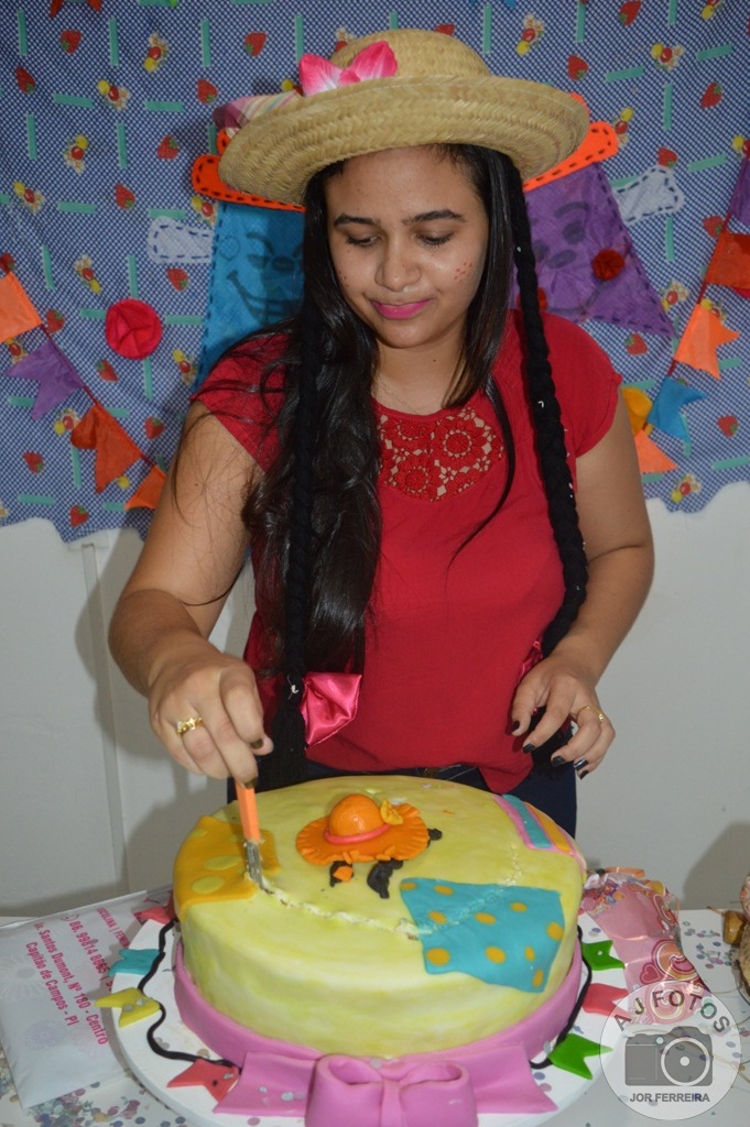 Recepcionista é surpreendida por amigas no aniversário - Imagem 11