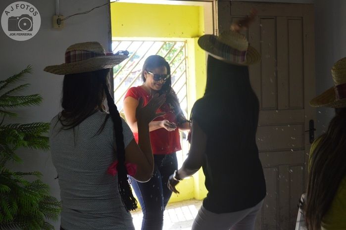 Recepcionista é surpreendida por amigas no aniversário - Imagem 21