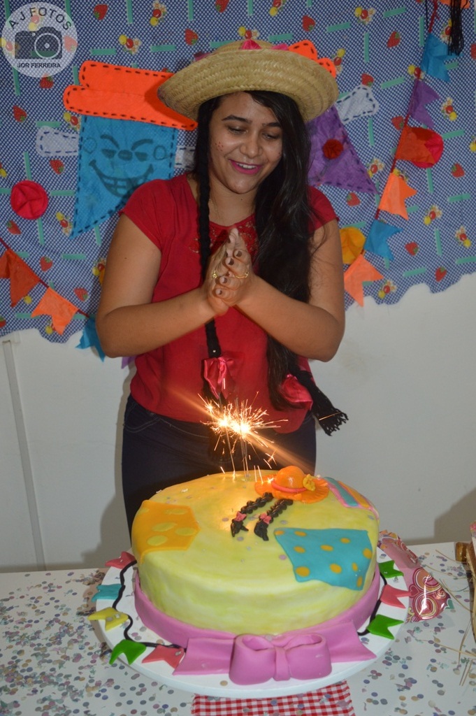 Recepcionista é surpreendida por amigas no aniversário - Imagem 48