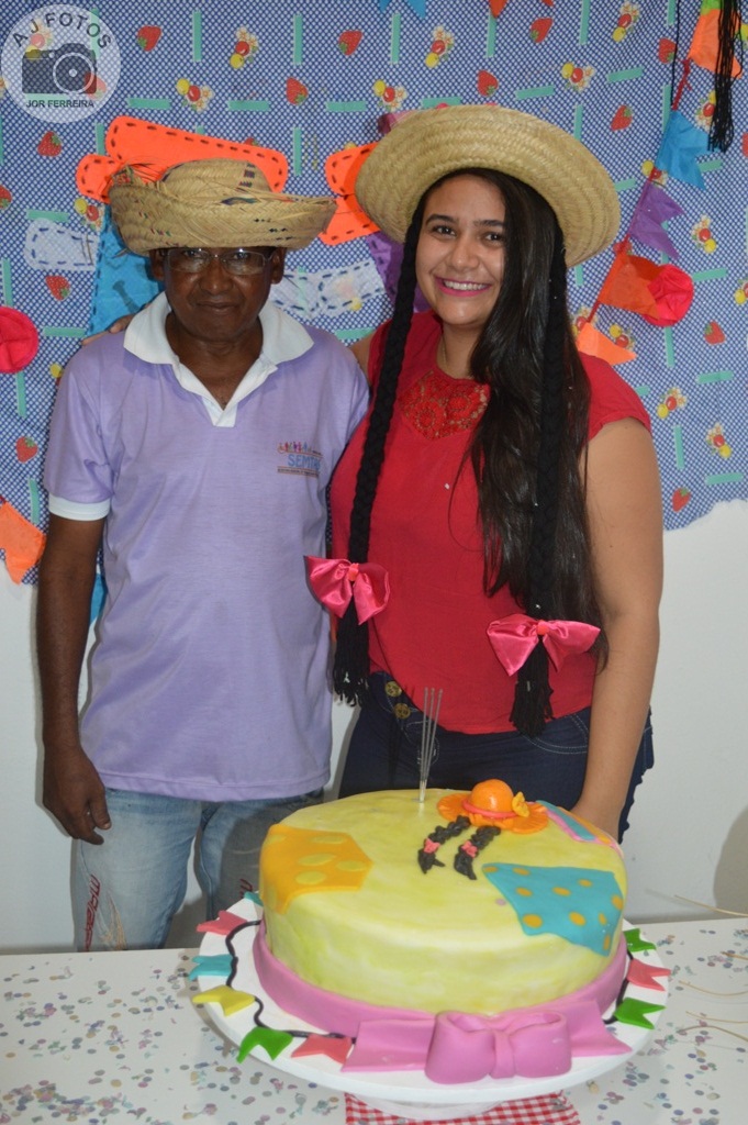 Recepcionista é surpreendida por amigas no aniversário - Imagem 39