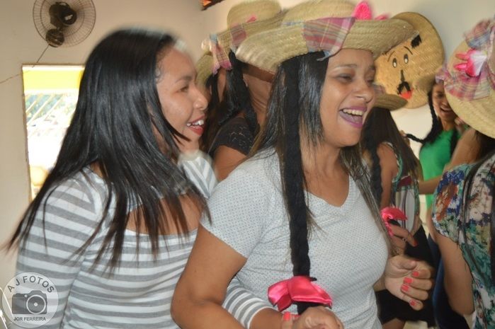 Recepcionista é surpreendida por amigas no aniversário - Imagem 60