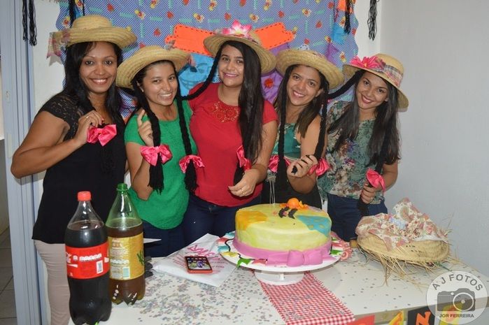 Recepcionista é surpreendida por amigas no aniversário - Imagem 2