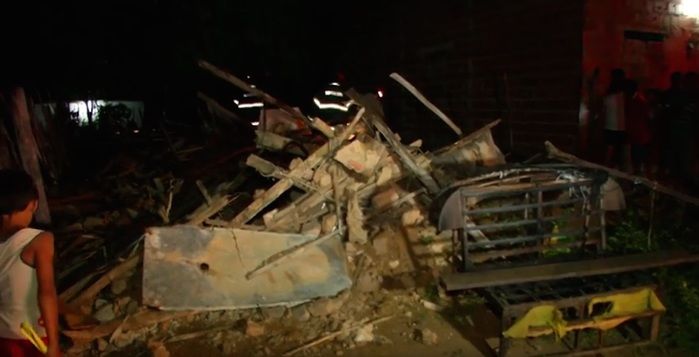 Casa desaba após fortes chuvas (Crédito: Reprodução)