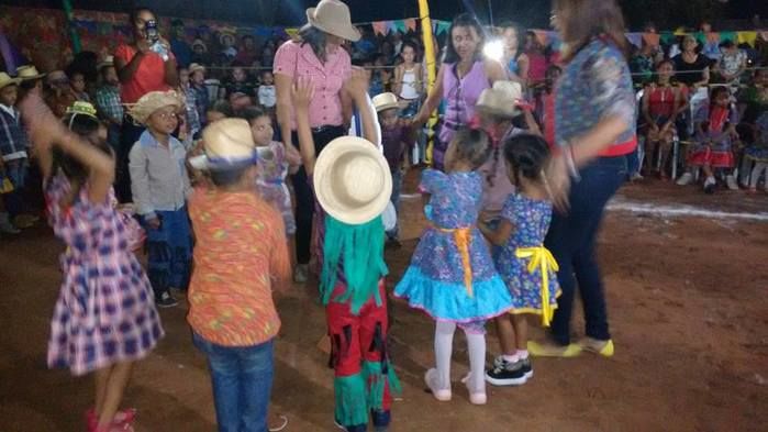 escolinha Tia Loura e Maternal realizam quadrilha com crianças  - Imagem 4