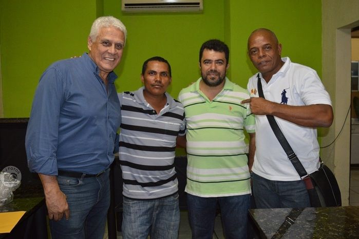 Fotos e autógrafos fizeram alegria dos fãs de Roberto Dinamite - Imagem 19