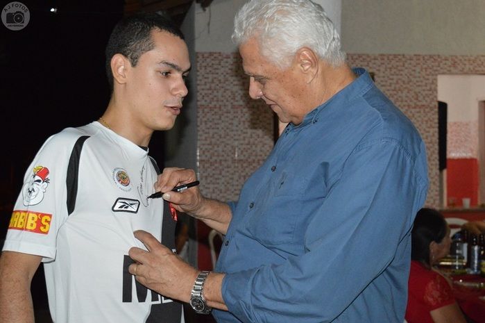 Fotos e autógrafos fizeram alegria dos fãs de Roberto Dinamite - Imagem 24