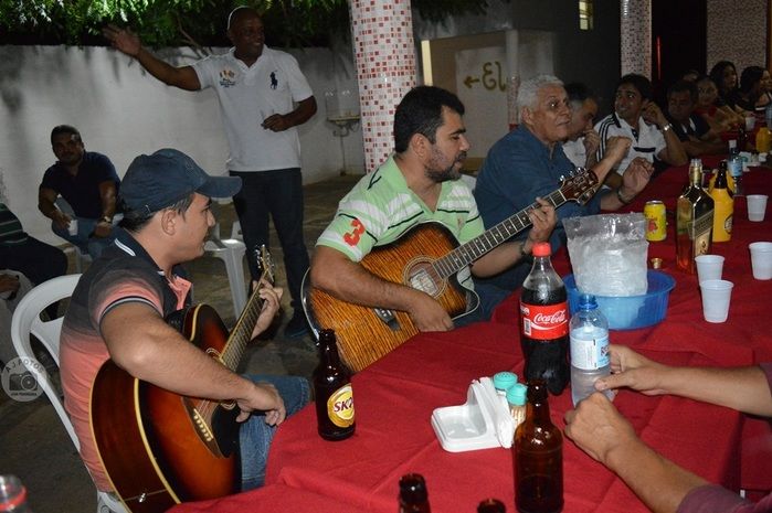 Ex atleta Roberto Dinamite e amigos é recepcionado com um jantar  - Imagem 5