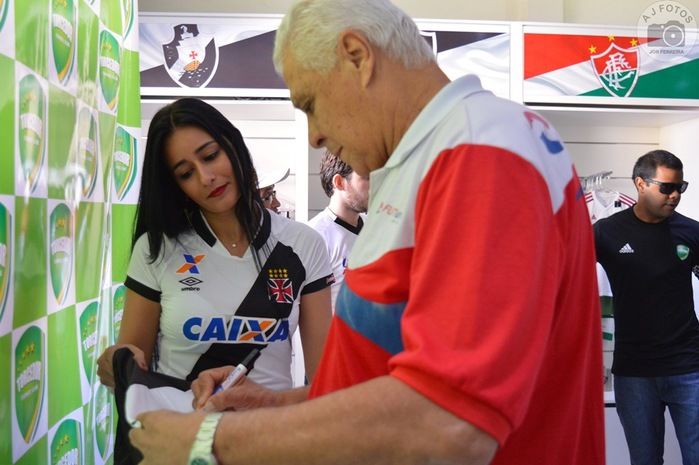 Fotos e autógrafos fizeram alegria dos fãs de Roberto Dinamite - Imagem 39