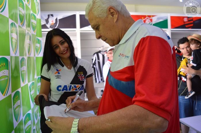 Fotos e autógrafos fizeram alegria dos fãs de Roberto Dinamite - Imagem 40