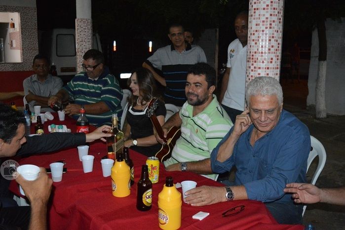 Ex atleta Roberto Dinamite e amigos é recepcionado com um jantar  - Imagem 1