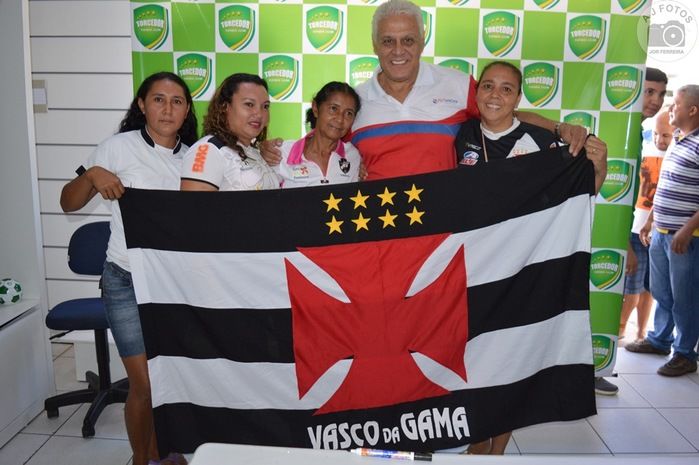 Fotos e autógrafos fizeram alegria dos fãs de Roberto Dinamite - Imagem 43