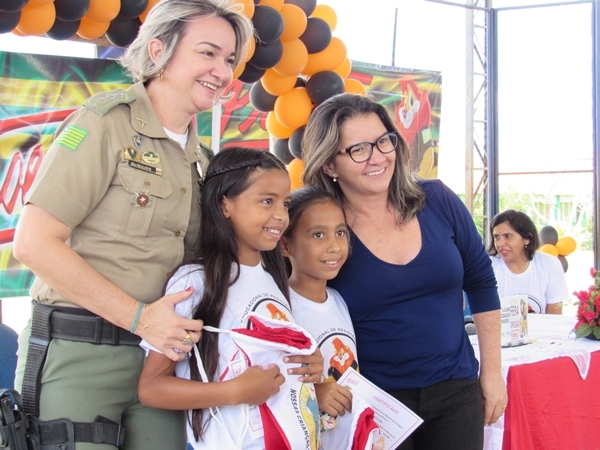 Alunos do PROERD recebem certificados e premiações - Imagem 5