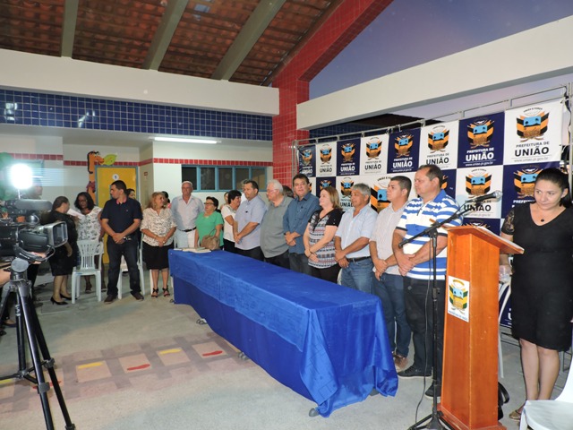 Prefeito inaugura creche moderna que vai abrigar 250 crianças - Imagem 1