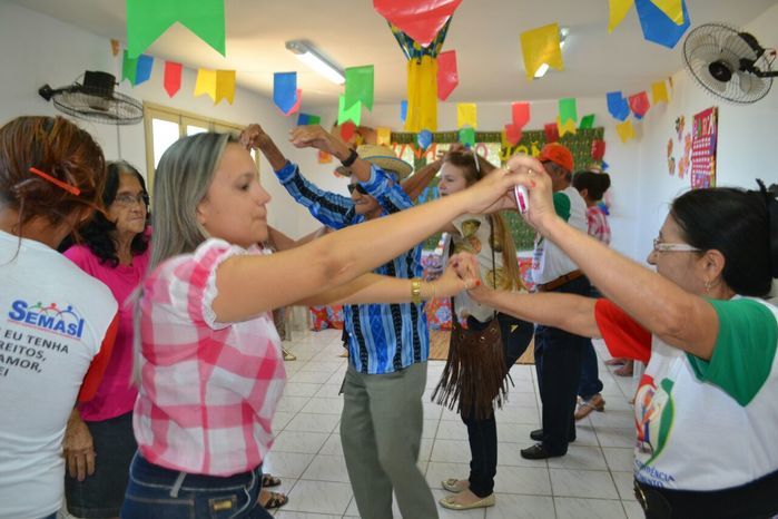 CRAS realiza festa junina para idosos do grupo Viva Idade - Imagem 38