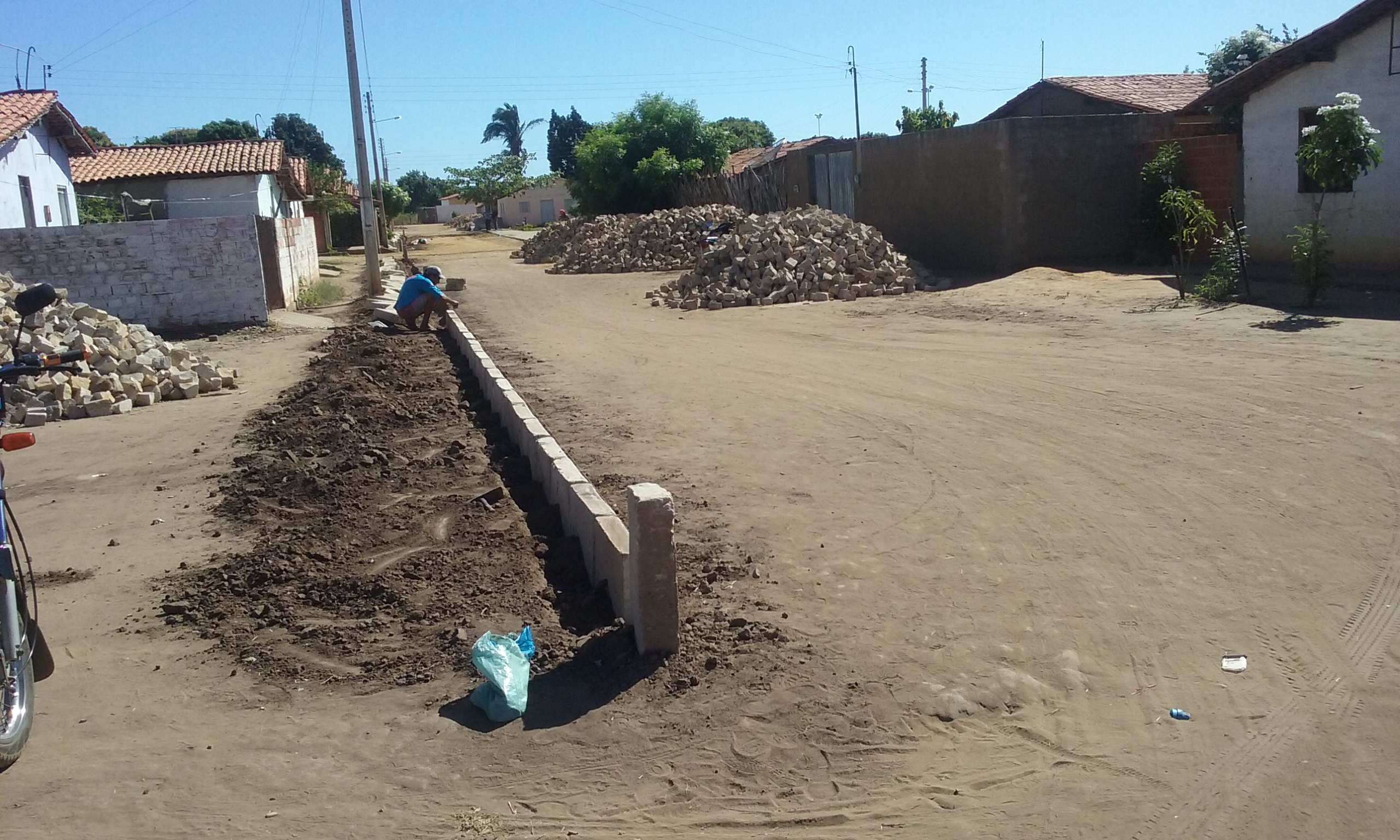 Ruas do Sol Nascente recebem pavimentação em Paralelepípedo
