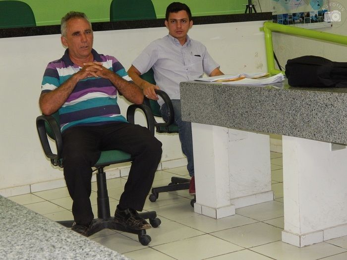 Diretor se reúne e discute sobre contrato de compromisso com equipe - Imagem 5