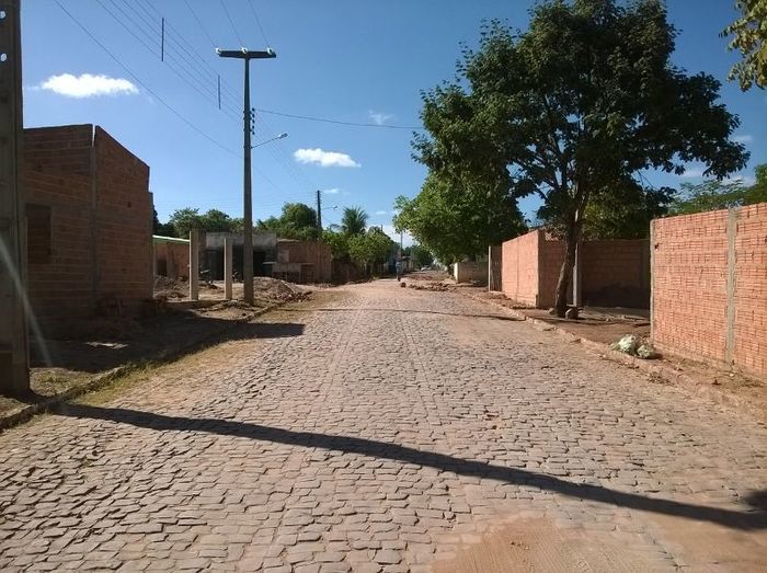 Prefeitura de Redenção constrói e recupera trechos de calçamentos - Imagem 3