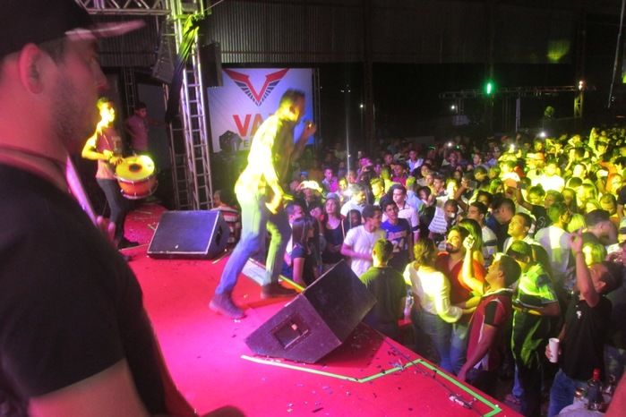 Show com Gabriel Diniz supera expectativa em Água Branca - Imagem 28