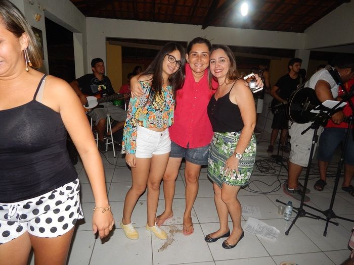 Família comemora aprovação da filha no vestibular de medicina. - Imagem 24