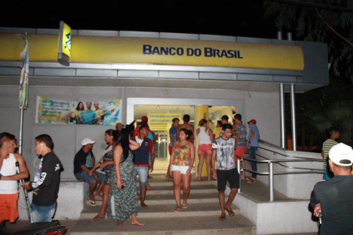 Grupo explode cofre e atira contra viatura em São Miguel do Tapuio - Imagem 5