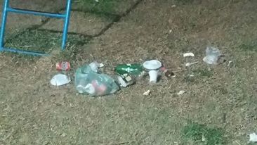 Parquinho publico sendo alvo de ações de vandalismo  - Imagem 1