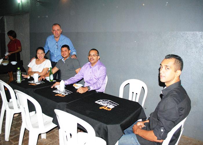 Banda Retrôp2 surpreende público com apresentação na boate Casarão  - Imagem 2