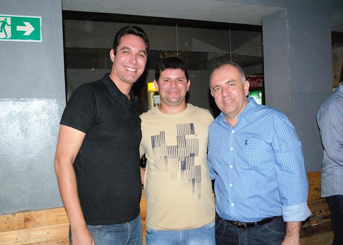 Banda Retrôp2 surpreende público com apresentação na boate Casarão  - Imagem 10