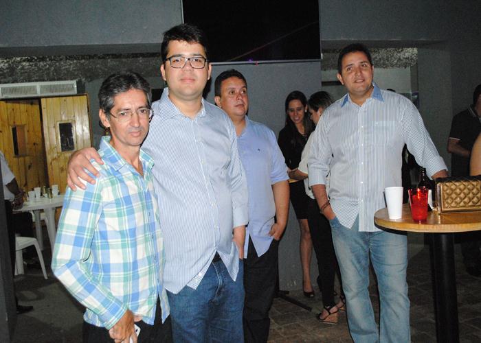 Banda Retrôp2 surpreende público com apresentação na boate Casarão  - Imagem 18