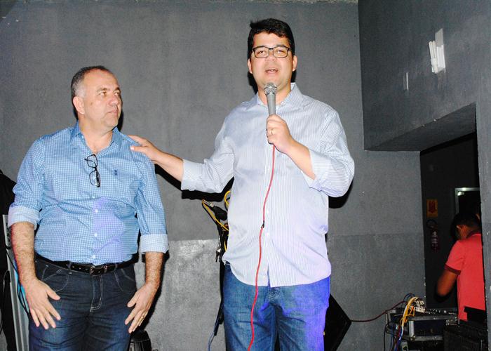 Banda Retrôp2 surpreende público com apresentação na boate Casarão  - Imagem 32