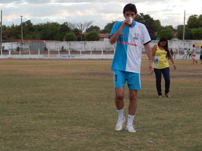 Mauro Galvão esteve com adolescentes e jogou com veterano. - Imagem 41