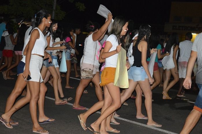 Jovens fazem manisfestarão, clamando por mais segurança e justiça. - Imagem 3