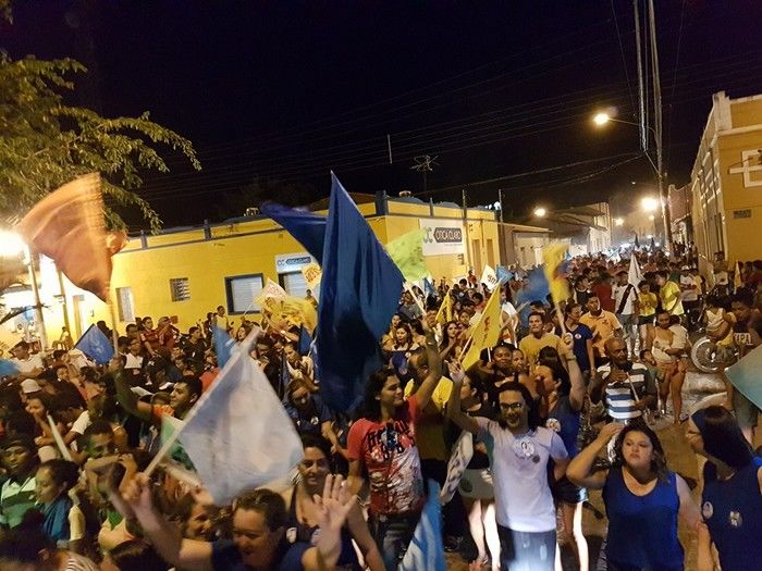 Capote e Nize arrastam multidão em grande carreata neste domingo - Imagem 4