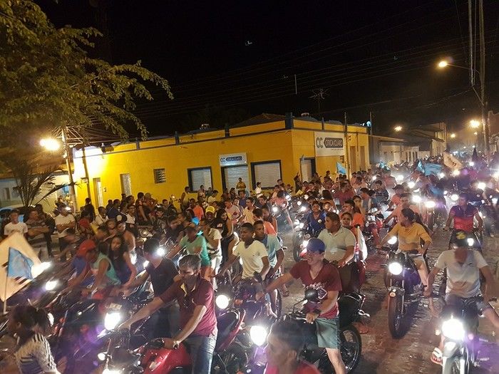Capote e Nize arrastam multidão em grande carreata neste domingo - Imagem 3