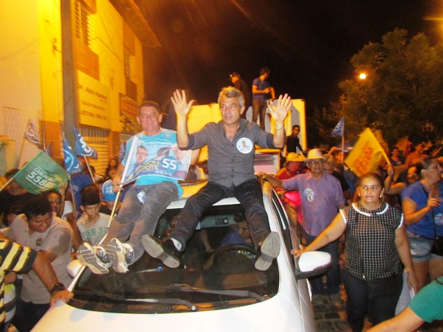 Capote e Nize arrastam multidão em grande carreata neste domingo - Imagem 9